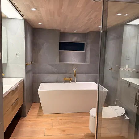 Exclusive In With Balcony Apartment *